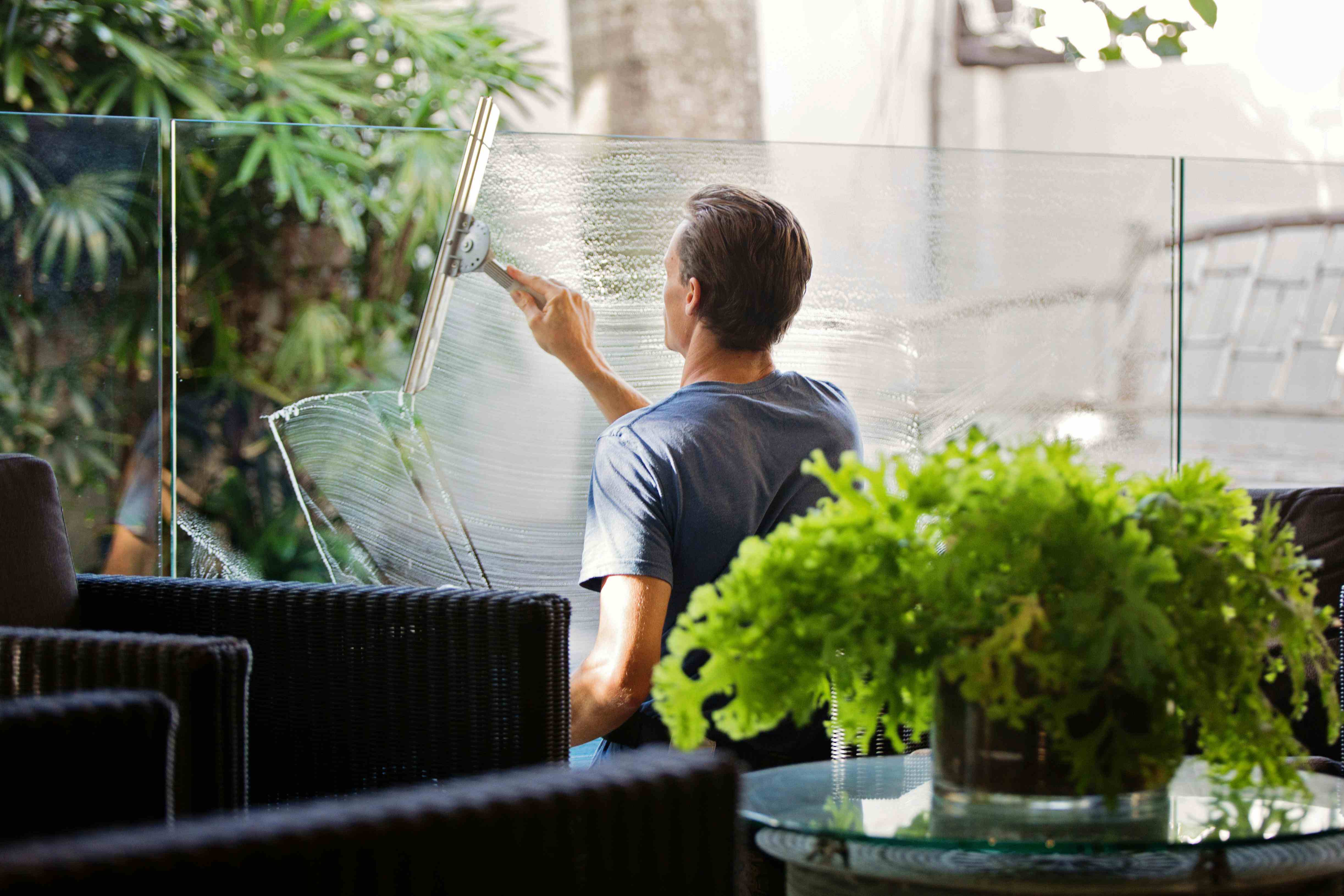 Astuces simples pour un nettoyage parfait des fenêtres